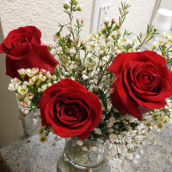 Lyal Nickals - 3 red roses arrangement only $10 and this olace is super high end and professionals - Florists Near Me - Castro Valley, California