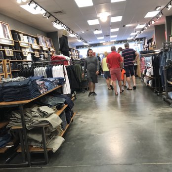 Levi’s Outlet Store - Men's Clothing Near Me - Estero, Florida