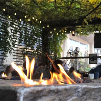 Independence Beer Garden - a fire pit in the middle of a patio - Beer Gardens Near Me - Philadelphia, Pennsylvania
