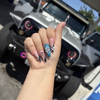 Nails by Cammie - Mi sed para el mes de julio y Somoza race son un espectáculo visual - Nail Salons Near Me - Modesto, California
