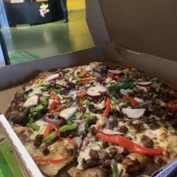 Cuco's Chelas y Mas - Carne asada pizza