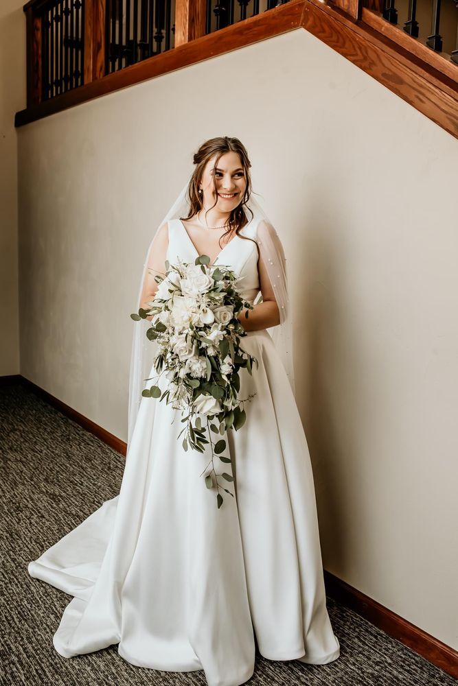 RADIANT FLORAL Request Information N9685 Friendship Dr, Kaukauna