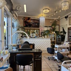 Paradise Salon