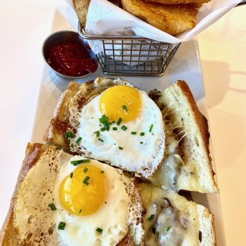 La Provence Restaurant - Bloomingdales - Breakfast Balboa on baguette - American Near Me - White Plains, New York