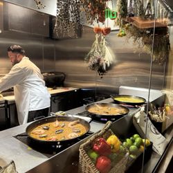 Paella cooking station