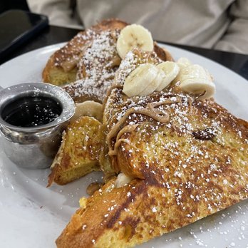 Bea Bea's - Peanut butter French toast with bananas - Coffee & Tea Near Me - Burbank, California
