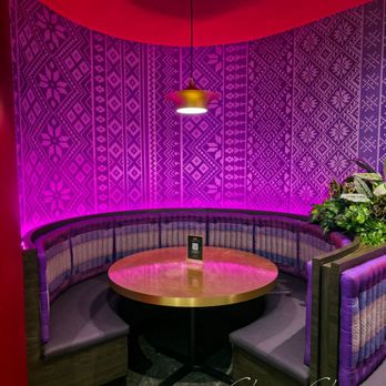 Isaan Der - Seating area - Thai Near Me - Toronto, Ontario