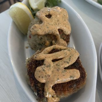Hurricane Hanks - Island Crab Cakes, GET THESE - American Near Me - Holmes Beach, Florida