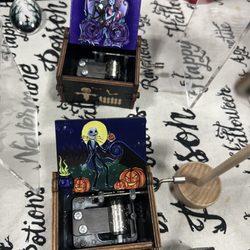 Spooks And Glitter Bootique - Jack Music Box. Actually plays the theme!