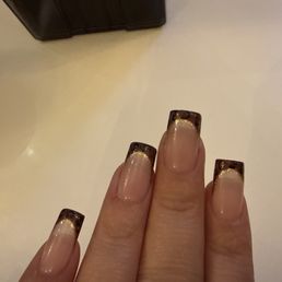 LOVE LOVE LOVE coming here for toes . Hands and brows