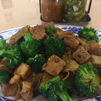 Thai Cuisine Express - pad see ew with tofu - Thai Near Me - Aiea, Hawaii