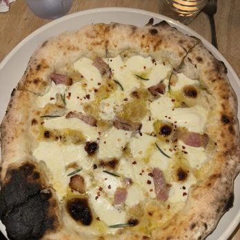 Aglio Pizzeria - Pizza Near Me - Denton, Texas