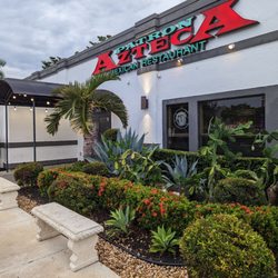 Patron Azteca - Out front