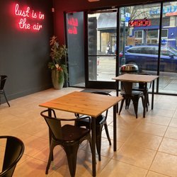 BobaLust - Indoor seating