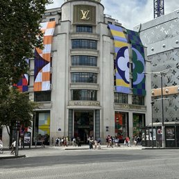 Louis Vuitton オーバル型　101 Champs Élysées Louis Vuitton Damier Azur 101 Champs-Elysees Cabas PM Tote