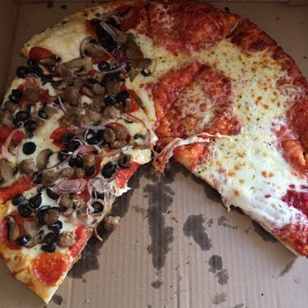 Go 4 Pizza - Grub! Half cheese half pro shop with garlic sauce. - Pizza Near Me - Rancho Murieta, California