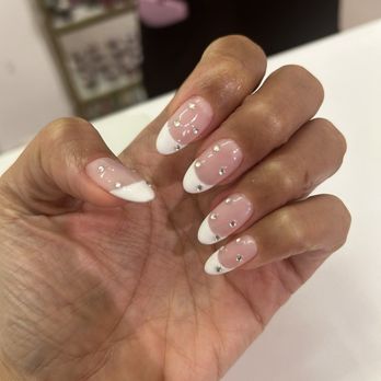 Ree Nail Spa - Jeweled nails - Nail Salons Near Me - New York, New York