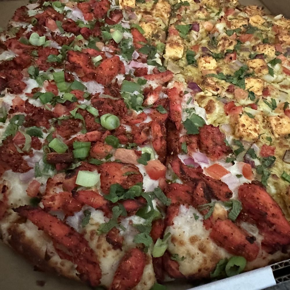 Large pizza - Tandoori Chicken and Shahi Paneer Pizza Large pizza - Tandoori Chicken and Shahi Paneer Pizza