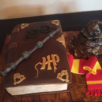 Fun Fiesta Cakes - Harry Potter themed birthday cake. Look at the detail! - Desserts Near Me Fun Fiesta Cakes - Harry Potter themed birthday cake. Look at the detail! - Desserts Near Me