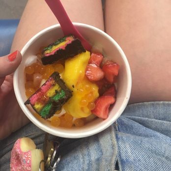 16 Handles - Ice Cream & Frozen Yogurt Near Me - New York, New York