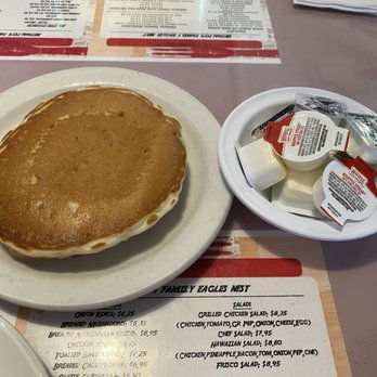 Eagles Nest Restaurant - SideCakes with Butter Choices - New American Near Me - Bethalto, Illinois