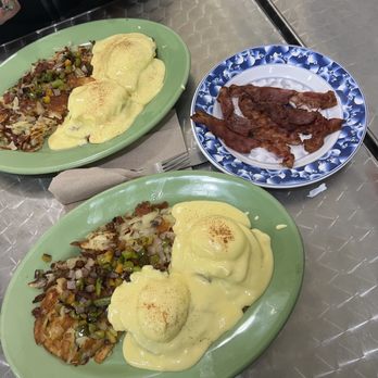 Willy's Eatery - eggs benedict (add mushroom)
side of bacon - Greek Near Me - Anaheim, California Willy's Eatery - eggs benedict (add mushroom)
side of bacon - Greek Near Me - Anaheim, California