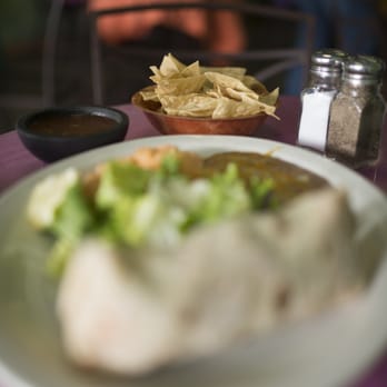 Mangos Mexican Cafe - Complementary chips and salsa to go with it. - Mexican Near Me - Mesa, Arizona