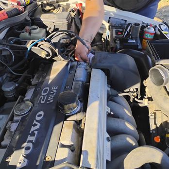 North Cal Mobile Mechanic - Replacing distributor seal - Auto Repair Near Me - Santa Rosa, California North Cal Mobile Mechanic - Replacing distributor seal - Auto Repair Near Me - Santa Rosa, California