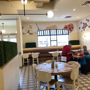 Pur & Simple - Interior dining room - Breakfast & Brunch Near Me - Mississauga, Ontario Pur & Simple - Interior dining room - Breakfast & Brunch Near Me - Mississauga, Ontario