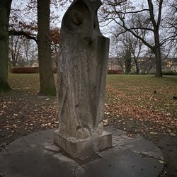 Eulenskulptur - ... Blick auf die Skulptur ...