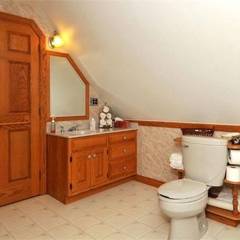 Victorian Loft Bed & Breakfast - Loft Suite - Bathroom - Hotels Near Me - Clearfield, Pennsylvania