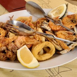 Almanjar - Fried fish platter