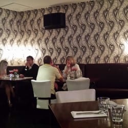 Hale Wine Bar - Nice comfy booths