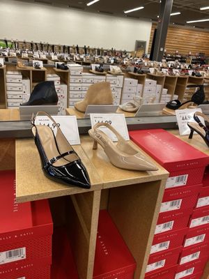 fashion dsw womens shoes store hours