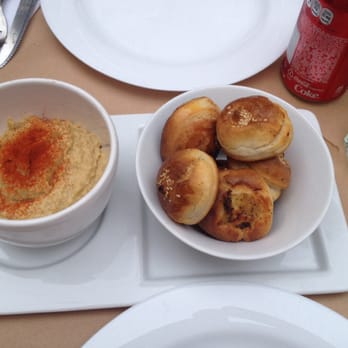 La Pastronería - Generosa porción de Hummus. Pancitos sin TACC muy ricos. - Pizza Near Me - Buenos Aires, C