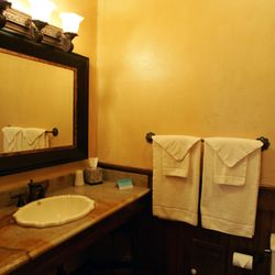 Antlers Inn - Bathroom