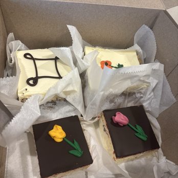 Simma's Bakery - Bakeries Near Me - Wauwatosa, Wisconsin