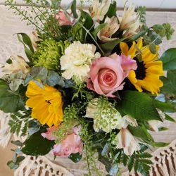 B's Floral & Gifts