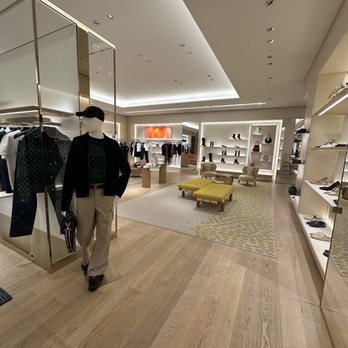 Louis Vuitton Glendale Americana - Accessories Near Me - Glendale, California Louis Vuitton Glendale Americana - Accessories Near Me - Glendale, California