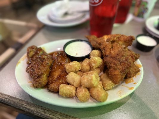 Pluckers Wing Bar by null