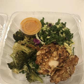 Fresh Kitchen - Kale slaw, broccoli, almond chicken and sriracha sauce - Vegetarian Near Me - Orlando, Florida