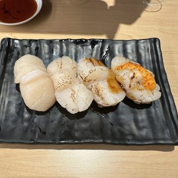 Waka Sakura - Scallop part four of a kind - Conveyor Belt Sushi Near Me - Gardena, California Waka Sakura - Scallop part four of a kind - Conveyor Belt Sushi Near Me - Gardena, California