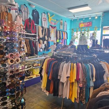 Flashbacks Recycled Fashion - Just drop by if you want to dress up this is the place. - Used, Vintage & Consignment Near Me - Encinitas, California