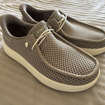 SKECHERS Warehouse Outlet - Happy with my purchase! - Shoe Stores Near Me - Glendale, Arizona SKECHERS Warehouse Outlet - Happy with my purchase! - Shoe Stores Near Me - Glendale, Arizona