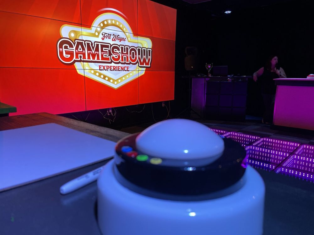 Fort Wayne Game Show host interacting with audience members