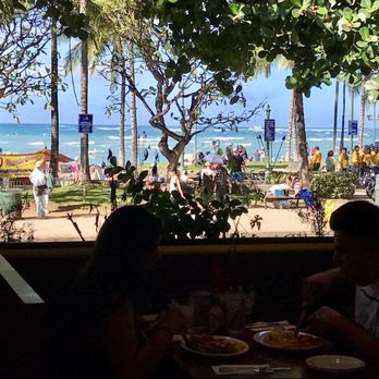 Eggs 'n Things - Waikiki Beach Eggspress - View at the front of the restaurant - Breakfast & Brunch Near Me - Honolulu, Hawaii