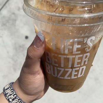 Better Buzz Coffee La Jolla - Iced Vanilla Bean Latte with Coconut Milk - Coffee & Tea Near Me - San Diego, California