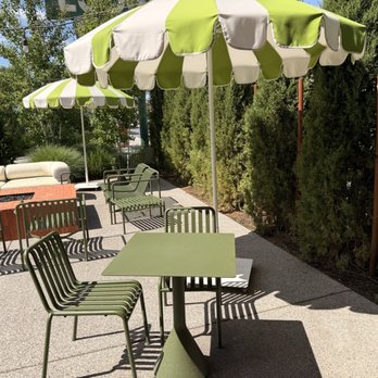 Best Bet Motor Lodge - Beautiful and restful outdoor lounge area. - Hotels Near Me - Reno, Nevada Best Bet Motor Lodge - Beautiful and restful outdoor lounge area. - Hotels Near Me - Reno, Nevada