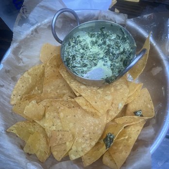 305 Sports Bar - Horrible spinach artichoke dip - Sports Bars Near Me - Miami, Florida
