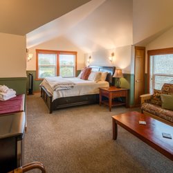 King Fireplace Suite 3rd floor
